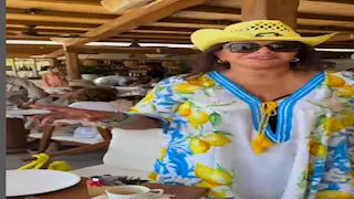 هالة صدقي ترقص داخل مطعم بالمصيف.. ومنة فضالي تعلق (صور وفيديو)