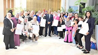 محافظ جنوب سيناء يكرم خريجات الدفعة الثانية من برنامج "المرأة تقود"