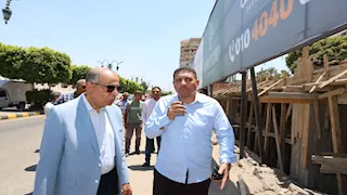 بعد شكاوى التكدس المروري .. محافظ المنيا يعلن خطة لتطوير شارع الكورنيش