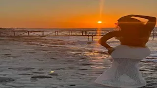 فساتين جريئة على البحر.. 20 صورة لـ مي سليم في الساحل الشمالي 