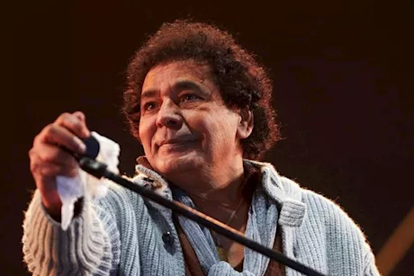 محمد منير يغادر المستشفى- إليك تطورات حالته الصحية