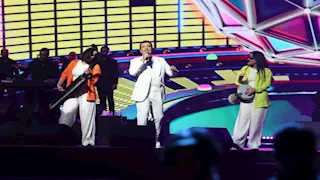  بالصور.. إيهاب توفيق يتألق في حفل "ليلة التسعينات" بموسم جدة ‎