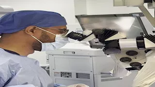 استئصال ورم بالمخ باستخدام المايكروسكوب الجراحي بمستشفى أسوان التخصصي