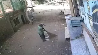 رجل بـ"ألف أب".. حكاية "عم سعيد" عامل النظافة الذي مات أثناء عمله بشوارع الشرقية 