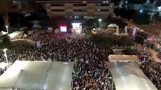 اشتباكات بين الشرطة ومتظاهرين في تل أبيب احتجاجا على قرار احتلال غزة |فيديو