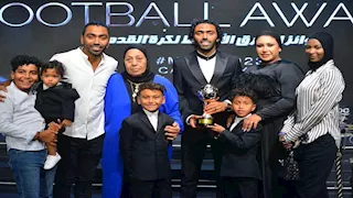 "رباني زوج والدتي وكنت صنايعي ألوميتال".. 15 صورة وأبرز المعلومات عن عائلة حسين الشحات