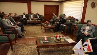 محافظ سوهاج يستعرض مع وفد وزاري خطة تنفيذ المنحة الإماراتية (صور)