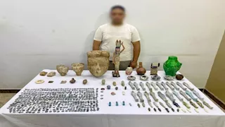 ضبط تاجر بالمنيا وبحوزته كنز أثري ضخم يضم 577 قطعة | صور