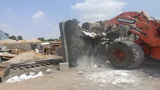 إزالة 27 حالة تعدٍّ على أملاك الدولة والأراضي الزراعية بالعياط والبدرشين- صور