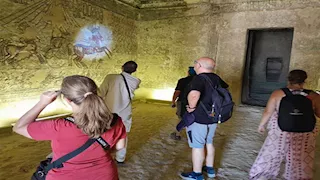 بالصور- أفواج سياحية من ألمانيا وأمريكا وإسبانيا تزور آثار المنيا