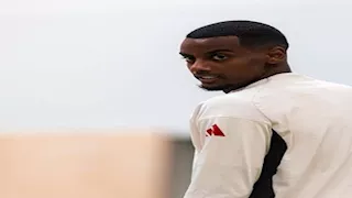 أرني سلوت يتحدث عن الظهور الأول لإيزاك مع ليفربول