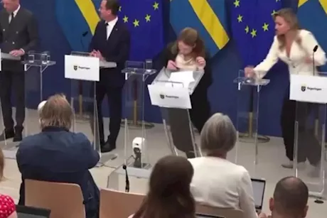 وزيرة الصحة السويدية تفقد وعيها على الهواء- ماذا حدث لها؟