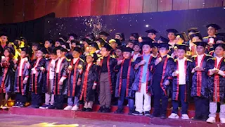 محافظ المنيا يشهد حفل تخريج الدفعة الـ11 وتكريم المتفوقين (صور)