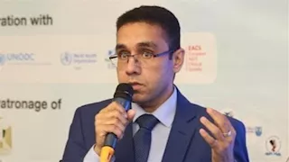 طبيب مصري يكشف تفاصيل ابتكاره علاجا لمرض نادر في البلع واعتماده عالميًا