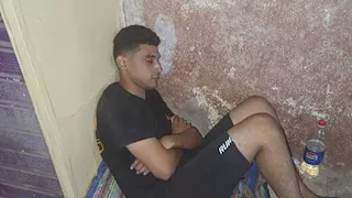 يتيم وبلا مأوى.. أدهم بعد إخلاء منزله بالزقازيق: "بنام في الشارع ونفسي في 4 حيطان"