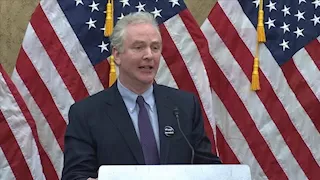 السيناتور هولن: أمريكا لم تحقق أي عدالة في مقتل شيرين أبو عاقلة