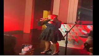 جنا عمرو دياب تحتفل بإطلاق أغنيتها.. كيف علق الجمهور على صوتها؟