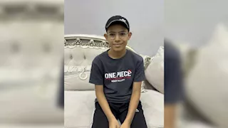 عكاز الإنسانية.. قصة طفل يرافق جاره الكفيف للمسجد منذ 6 سنوات بالإسماعيلية