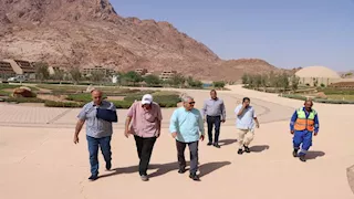 رئيس مياه سيناء يتفقد مشروع "التجلي الأعظم" ويلتقي الأهالي (صور)