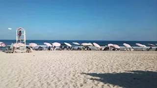 رايات تحذيرية على شواطئ الإسكندرية.. البحر مستقر باستثناء "أبو تلات" (صور)