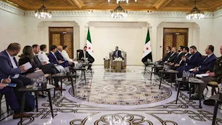 الشرع يبحث مع قائد القيادة المركزية الأمريكية آفاق التعاون المشترك (صور)