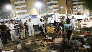 نائب محافظ أسوان يقود حملة مكبرة لرفع الإشغالات بالسوق السياحي (صور)