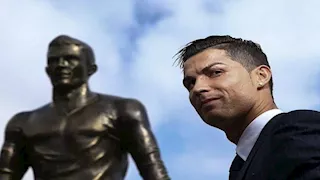 15 صورة لـ قصة كريستيانو رونالدو من طلب بقايا الطعام إلى ثروة بالمليارات