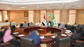 محافظ الشرقية يسلم مساعدات مالية لأسر ضحايا ومصابي حادث انهيار عقار بالزقازيق