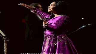 بفستان ملكي.. أحلام تتألق بإطلالة ساحرة في أحدث ظهور