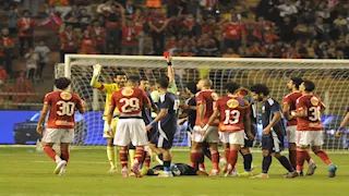 جماهير الأهلي تهاجم لاعبي الفريق بعد التعادل مع إنبي بالدوري (فيديو)
