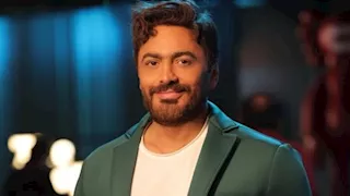 ضحك وهزار.. تامر حسني يثير دهشة أسماء جلال في فيديو طريف