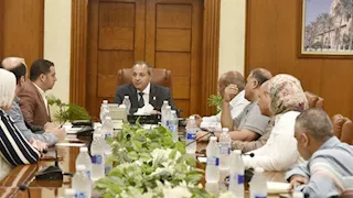 محافظ بورسعيد يشدد على استمرار تطوير الخدمات الصحية المقدمة للمواطنين 