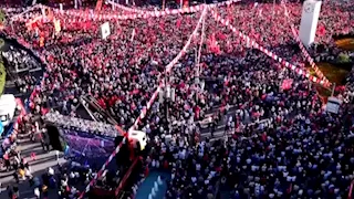 عشرات الآلاف يتظاهرون في أنقرة دعمًا للمعارضة التركية |فيديو