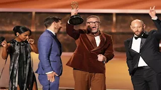 25 صورة للفائزين في حفل توزيع جوائز إيمي 2025