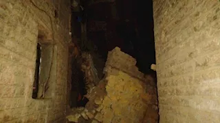 بالصور- انهيار منزل مأهول بالسكان في سوهاج 