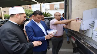 محافظ المنوفية يتسلم 2 طن لحوم لتوزيعها على الأسر الأولى بالرعاية (صور)