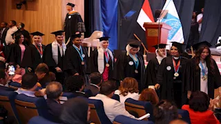 البنك الأهلي يحتفل بتخريج دفعة جديدة من الحاصلين على منح دراسية من زويل للعلوم والتكنولوجيا