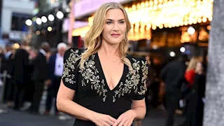 بالزي الفرعوني.. نجمة "تايتانيك" كيت وينسلت أمام الأهرامات بالذكاء الاصطناعي