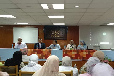 الصحة تبحث خفض القيصريات 10% وزيادة الولادات الطبيعية بمستشفى قنا العام