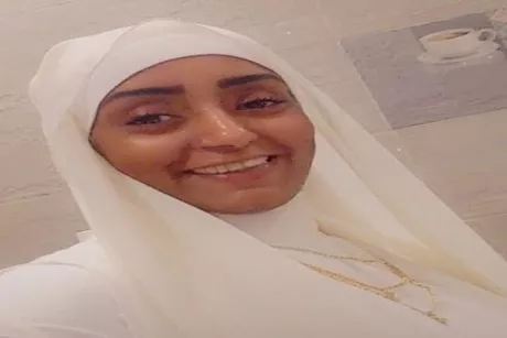 طرق طبيعية لعلاج الكحة الناشفة.. طبيبة توضح