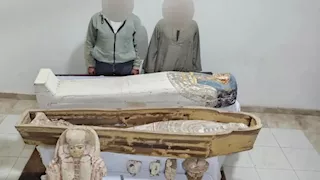 سر "اللقية المستخبية" وحكاية الكنز الغامض في حقل فلاح ببني سويف -صور