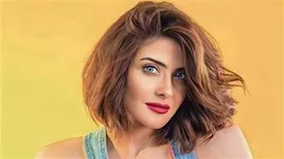 "فستان منقوش".. هيدي كرم تخطف الأنظار بإطلالتها