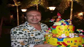 شريف مدكور ينشر 18 صورة لمراحل حياته من أسبوع حتى 53 سنة