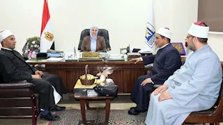 وفد من الأزهر يهنئ مدير تعليم القاهرة بمنصبها الجديد