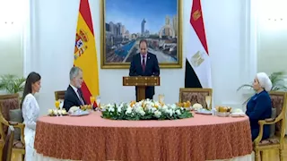 السيسي وقرينته يقيمان مأدبة عشاء على شرف ملك وملكة إسبانيا بمنطقة الأهرامات