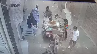 فيديو وصور صادمة.. آخر تطورات واقعة سكب الجاز على خبز المواطنين فى الشرقية  