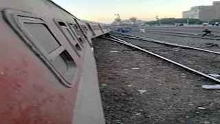 خروج قطار عن القضبان بمحطة شبين القناطر (صور)