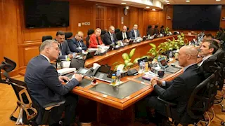 البترول تبحث مع شركة إسبانية التعاون في مجال المسح الجوي  