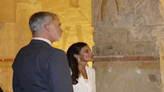 "سيلفي ورسالة وداع".. 25 صورة ترصد زيارة ملك إسبانيا وقرينته للأقصر