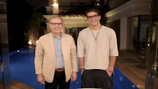 ورق صغير بأثر كبير.. شريف إكرامي يعلن توقيع كتابه "برشامة"